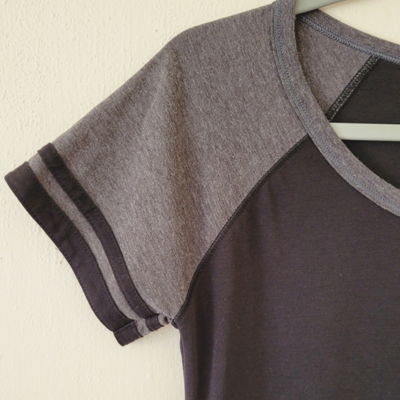 Reebok Black and Gray Top Size XS - Picture 5 of 7